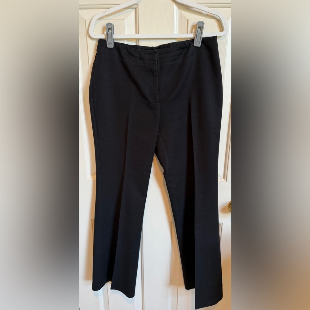 Chicos Classic Black Flat Front Dress Pants.
Size 0.5/6. EUC